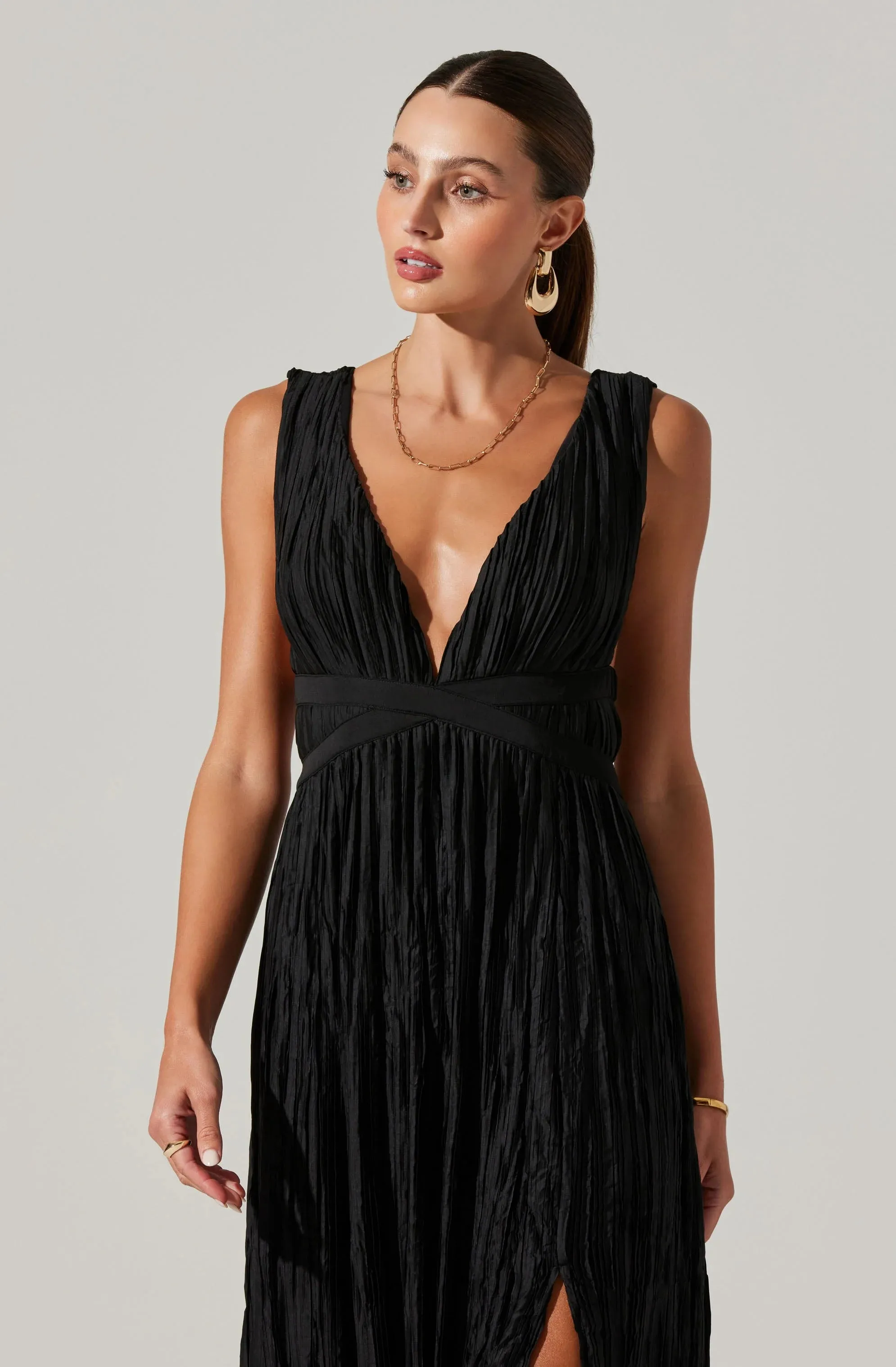 ASTR TESNI PLEATED MAXI DRESS Black